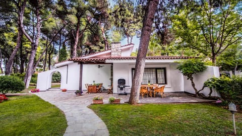 Property building, BBQ facilities, Garden, Dining area, Garden view