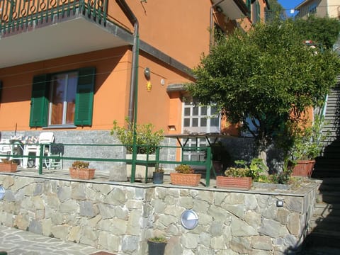 Facade/entrance, Balcony/Terrace