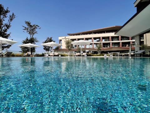 Property building, Swimming pool