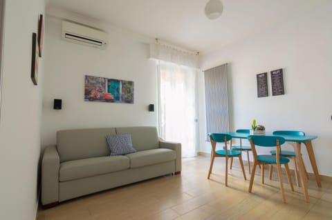 Living room, Photo of the whole room, Dining area