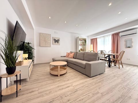 TV and multimedia, Living room, Dining area, air conditioner