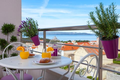 View (from property/room), Balcony/Terrace, Mountain view, Sea view