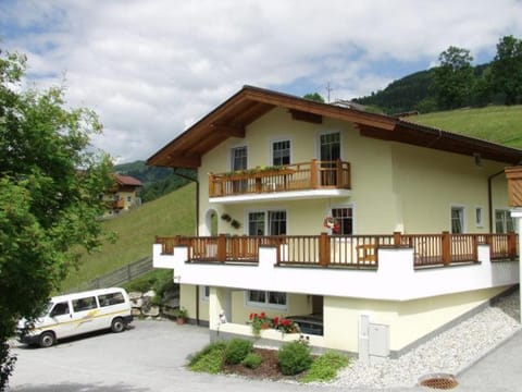 Property building, Spring, Bed, Day, Natural landscape, Bathroom, Coffee/tea facilities, View (from property/room), Balcony/Terrace, Photo of the whole room, Decorative detail, On site, Garden view, Mountain view, Time of day, Parking