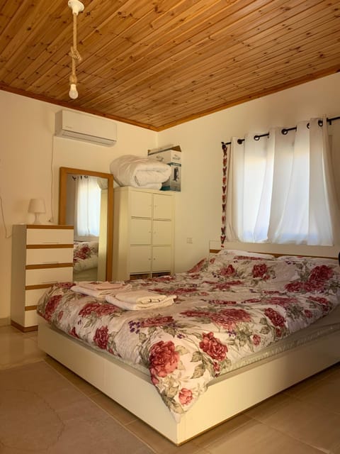 Bed, Living room, Photo of the whole room, Bedroom, Guests, Guests, wardrobe
