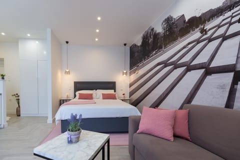 Seating area, Bedroom