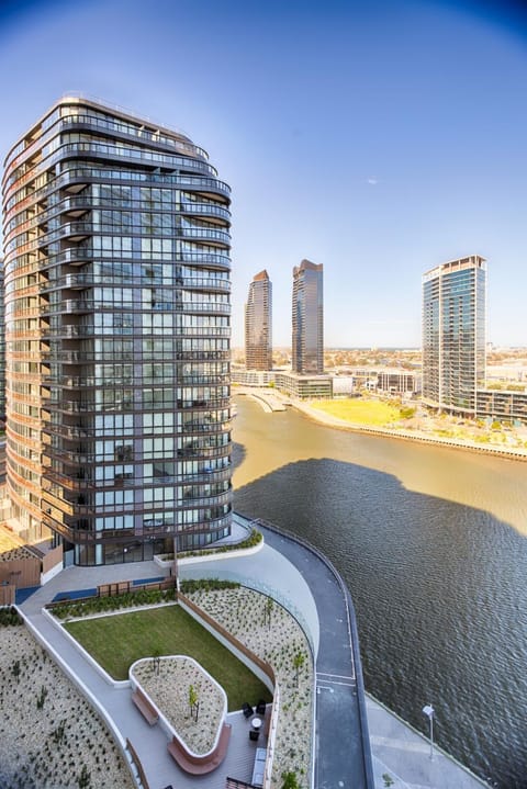 Facade/entrance, Balcony/Terrace, River view