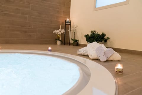 Hot Tub, Spa and wellness centre/facilities