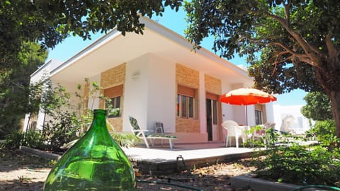 Property building, Patio, Day, Garden, Garden view