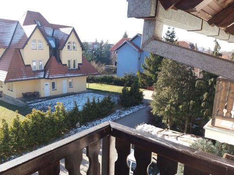 Neighbourhood, Balcony/Terrace