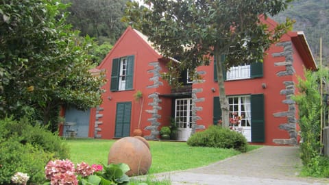 Patio, Nearby landmark, Restaurant/places to eat, Facade/entrance, Spring, Day, Natural landscape, Winter, Summer, BBQ facilities, Fishing, Garden, View (from property/room), Balcony/Terrace, Other, Hiking, Cycling, Autumn, On site, Pets, Pets, Garden view, Landmark view, Mountain view, Family