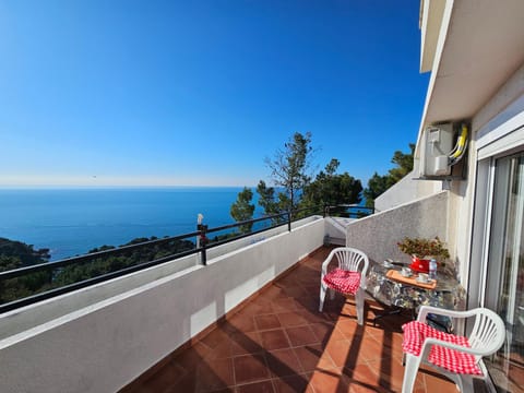 View (from property/room), Balcony/Terrace, Sea view