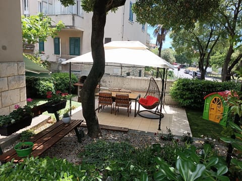 Garden, Seating area