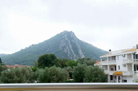Balcony/Terrace, Mountain view