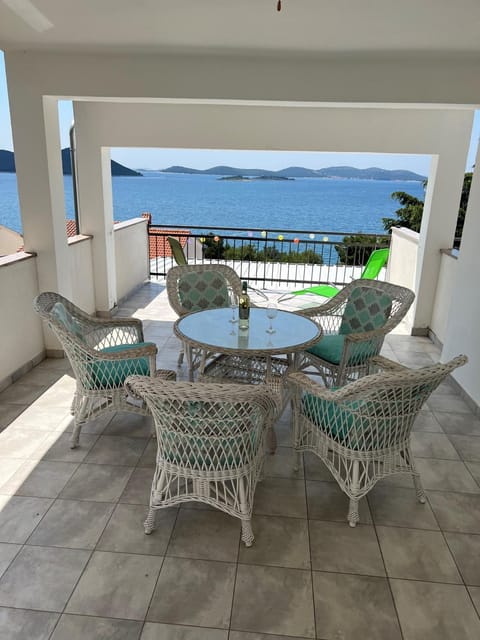 View (from property/room), Balcony/Terrace