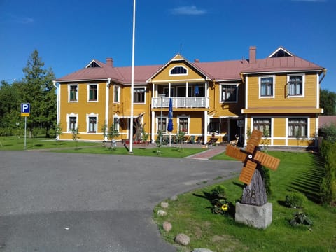 Facade/entrance
