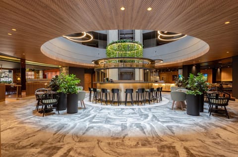 Restaurant/places to eat, Living room, Lounge or bar, Seating area, Area and facilities