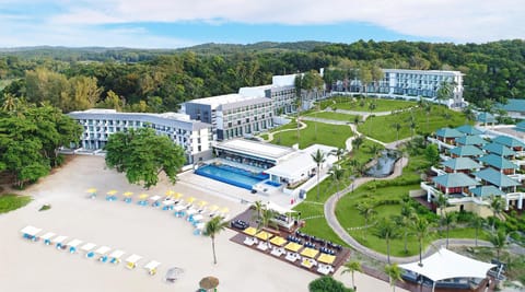 Bird's eye view, On site, Swimming pool