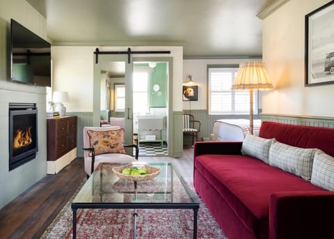 Bed, Living room, Photo of the whole room, Seating area