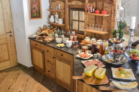 Food, Continental breakfast