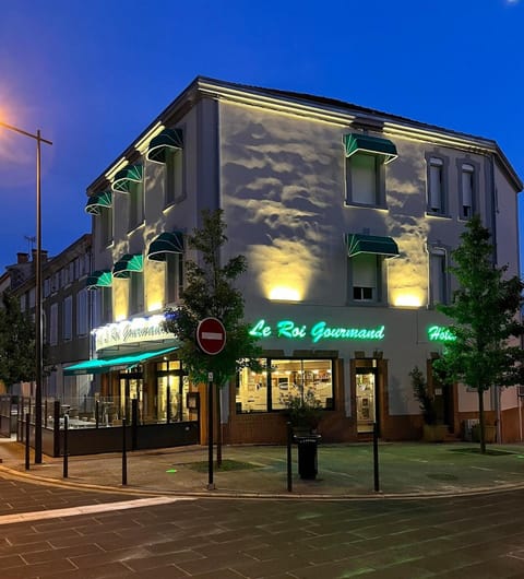 Property building, Neighbourhood, Street view