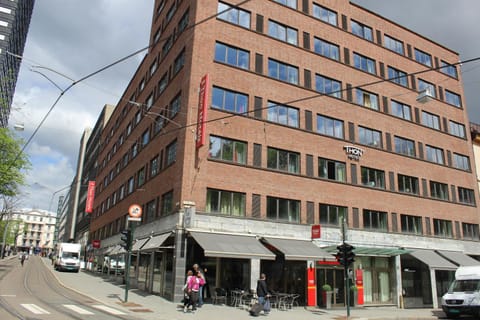 Facade/entrance