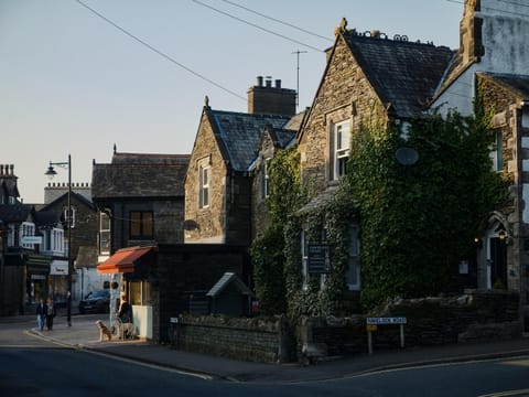 Property building, Day, Neighbourhood, Street view, Location
