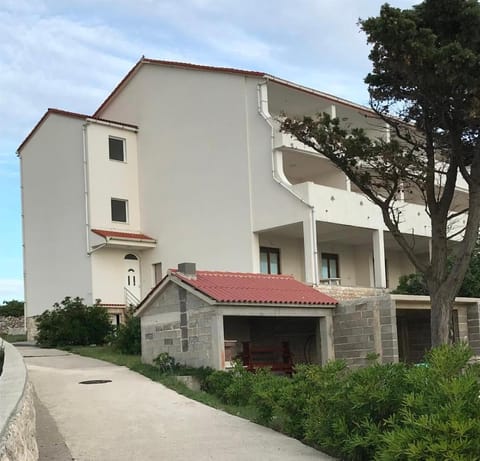 Apartments Isabella - Family Friendly Apartment in Novalja