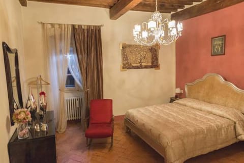 Photo of the whole room, Decorative detail