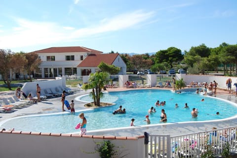 Balcony/Terrace, Swimming pool, Swimming pool