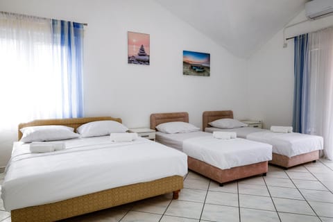 Bed, Photo of the whole room, towels