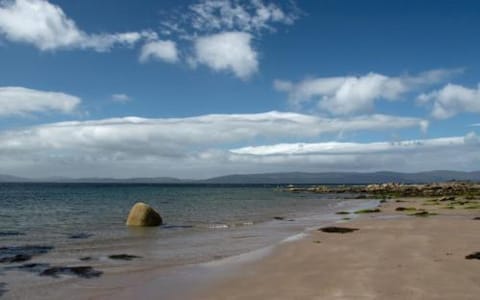 Golfcourse, Horse-riding, Beach, Tennis court, Windsurfing, Canoeing, Hiking, Sports