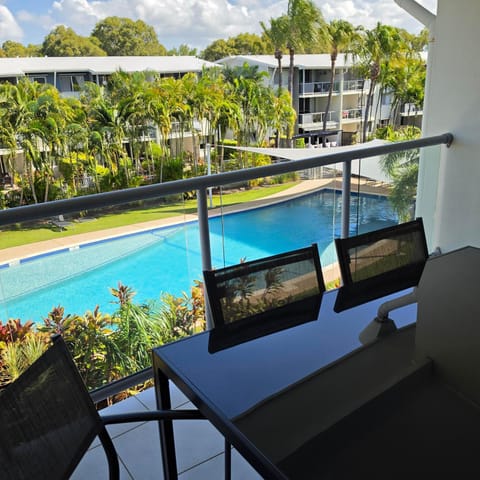 Balcony/Terrace, Pool view, Swimming pool