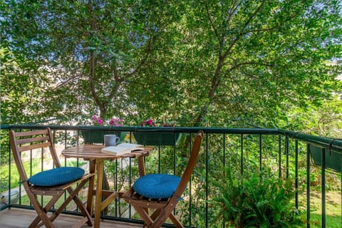 Balcony/Terrace, Garden view