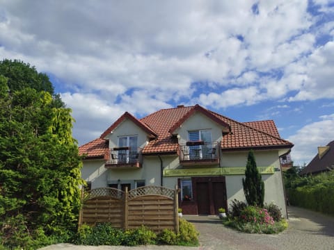 Property building, Day, Garden