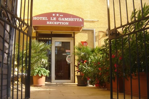 Facade/entrance