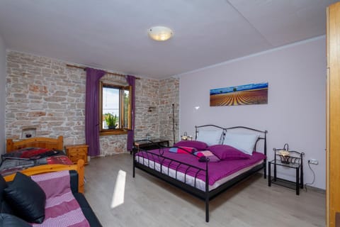 Bed, Photo of the whole room