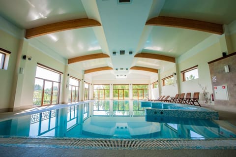 Hot Tub, Sauna, Steam room, Swimming pool, Public Bath