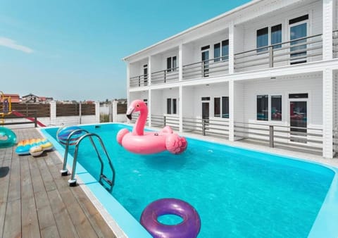 Swimming pool, Swimming pool