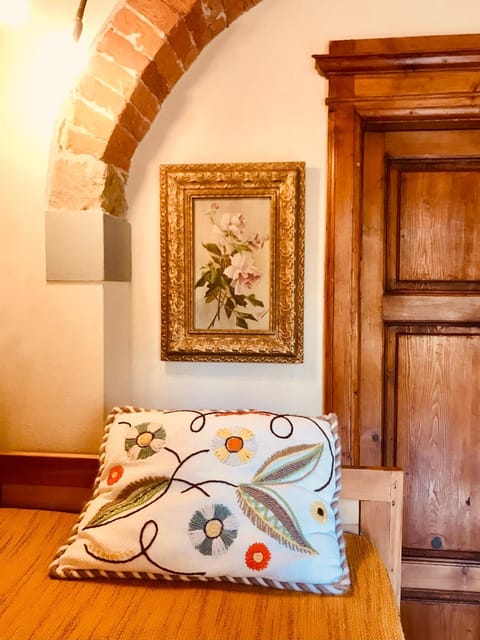 Seating area, kitchen