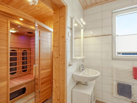 Holiday Home Achterblick 2 by Interhome House in Altefähr