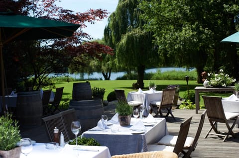 Restaurant/places to eat, Garden view, Lake view, Breakfast