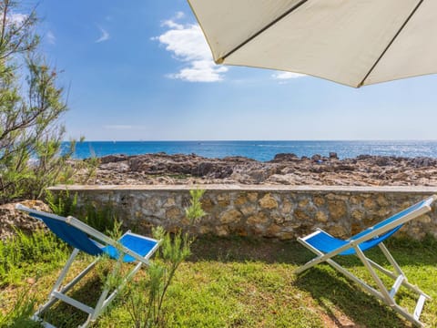 Holiday Home Il Giardino sul Mare by Interhome House in Tuscany