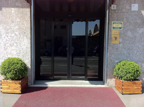 Facade/entrance