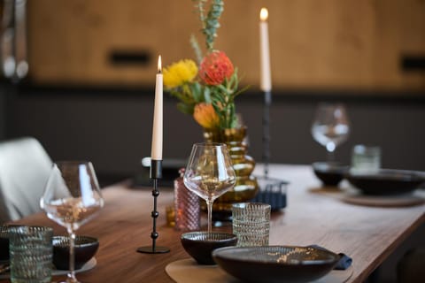 Living room, Dining area, Food, Lunch, Dinner, Drinks