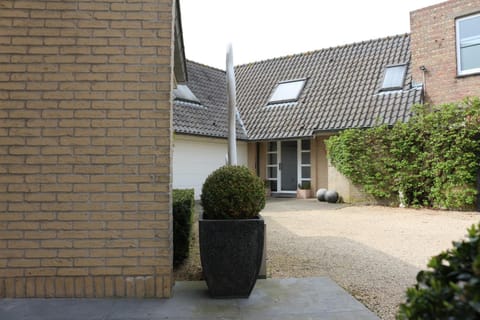 Facade/entrance, Garden