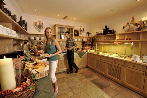 Restaurant/places to eat, Buffet breakfast