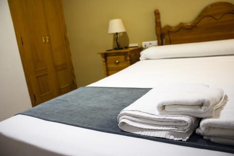 Bed, Photo of the whole room, towels