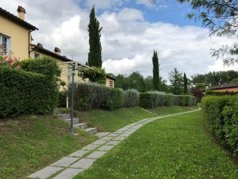 SunnySide Pool and relax in Lucca hills House in Lucca