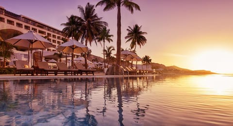 Facade/entrance, Swimming pool, Sunrise