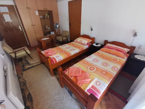 Bed, Photo of the whole room, Seating area, Bedroom, wardrobe